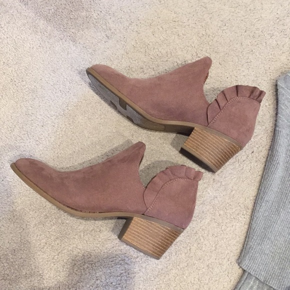 **SOLD**Fergalicious Ruffled Bootie - Picture 2 of 5